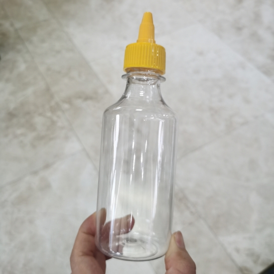 Food Grade 250ml Sriracha Bottle Ketchup Sauce Bottles Hot Chili PET Squeeze Plastic Bottle Free Sample